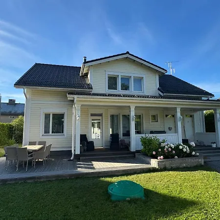 6br Near - Sauna - Bbq - Yard - Sleeps 13 *