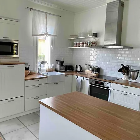 6br Near - Sauna - Bbq - Yard - Sleeps 13 Tampere